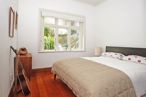 Photo of property in 124 Russell Terrace, Berhampore, Wellington, 6023