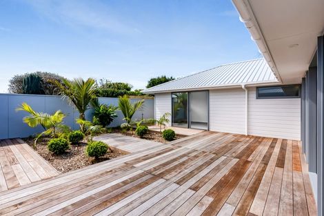 Photo of property in 9a Strandon Place, Strandon, New Plymouth, 4312