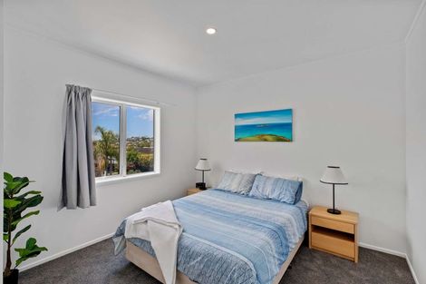 Photo of property in 15 Rosario Crescent, Red Beach, 0932