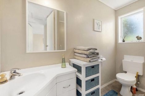 Photo of property in 70 Racecourse Road, Waiuku, 2123