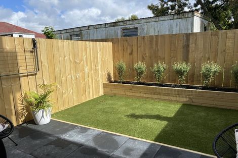 Photo of property in 6/43 Yeovil Road, Te Atatu Peninsula, Auckland, 0610