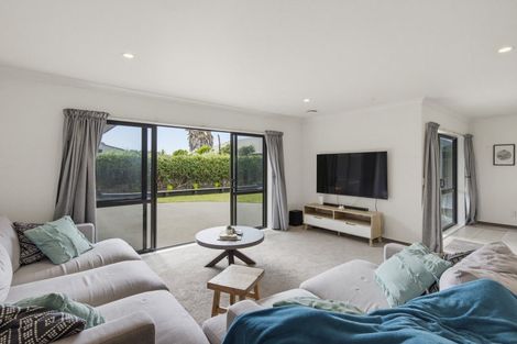 Photo of property in 1 William Noel Place, Waikanae Beach, Waikanae, 5036