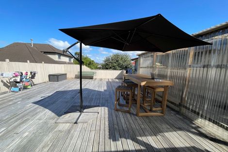 Photo of property in 21 Lisa Rise, Half Moon Bay, Auckland, 2012