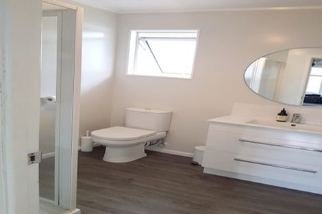 Photo of property in 1/16 Ramillies Place, Glenfield, Auckland, 0629