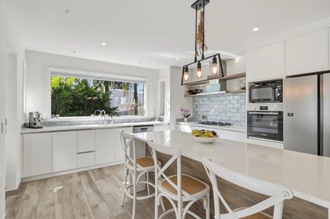 Photo of property in 15 Odlin Lane, Red Beach, 0932