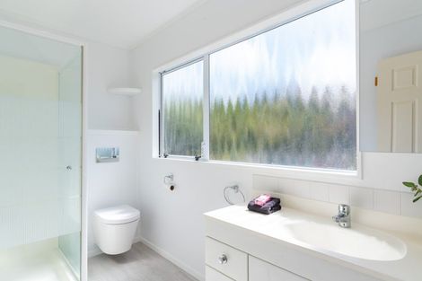 Photo of property in 138 Westchester Drive, Churton Park, Wellington, 6037