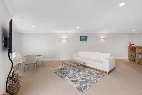 Photo of property in 1 Queen Street, New Plymouth, 4310