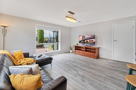 Photo of property in 129 Botany Road, Botany Downs, Auckland, 2010