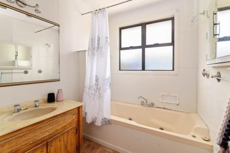 Photo of property in 9 Tirita Street, Kawaha Point, Rotorua, 3010