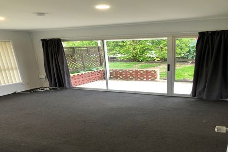 Photo of property in 1/4220 Great North Road, Glendene, Auckland, 0602