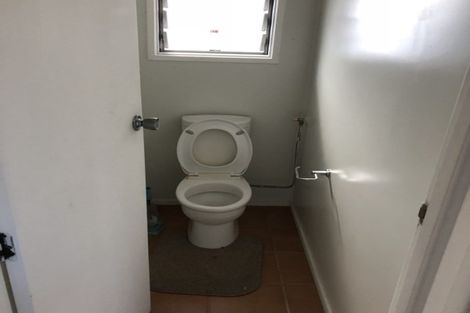 Photo of property in 1 Fayette Place, Te Atatu South, Auckland, 0610