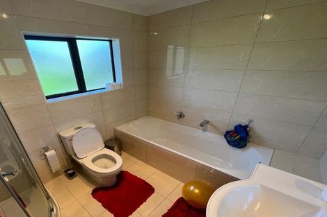 Photo of property in 19a Kelwyn Road, Kelston, Auckland, 0602