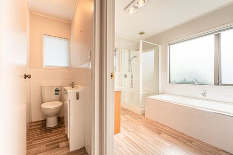 Photo of property in 1/272 Whangaparaoa Road, Red Beach, 0932