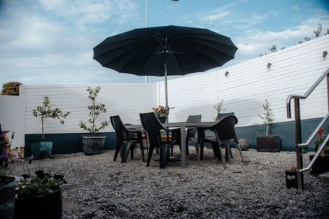 Photo of property in 24 Roslyn Road, Bluff Hill, Napier, 4110