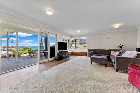 Photo of property in 18 Montgomery Avenue, Rothesay Bay, Auckland, 0630