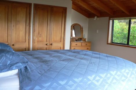 Photo of property in 53 Rayner Road, Piha, New Lynn, 0772