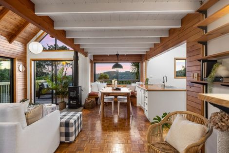 Photo of property in 4 Hillside Crescent, Leigh, 0985