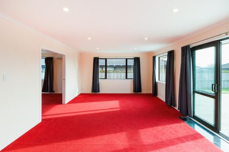 Photo of property in 5 Cyprus Place, Fitzherbert, Palmerston North, 4410