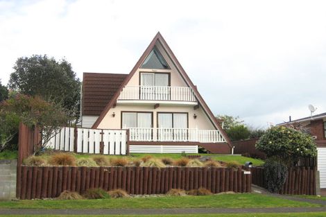 Photo of property in 13 Saint Ives Grove, Whalers Gate, New Plymouth, 4310