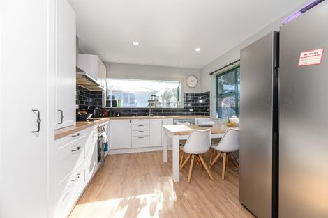 Photo of property in 9 Longburn Road, Henderson, Auckland, 0610