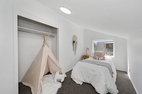 Photo of property in 60 Banbury Crescent, Fairfield, Hamilton, 3214