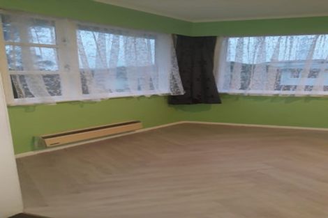 Photo of property in 5 Alder Place, Newlands, Wellington, 6037