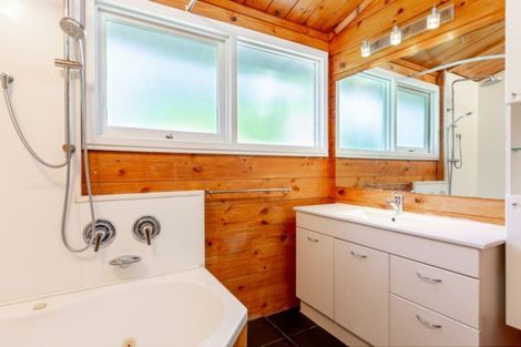 Photo of property in 19 Broadway, Picton, 7220