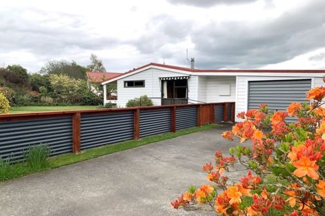 Photo of property in 50 Mckenzie Street, Geraldine, 7930