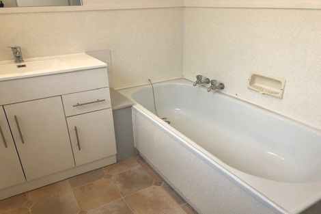 Photo of property in 12a Prince Regent Drive, Half Moon Bay, Auckland, 2012