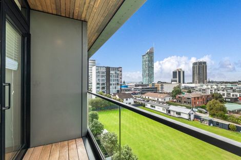 Photo of property in Frank Sargeson Apts, 406/74 Anzac Street, Takapuna, Auckland, 0622