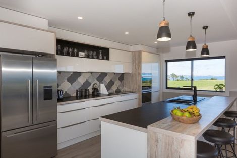 Photo of property in 71 Carrs Road, Urenui, 4377