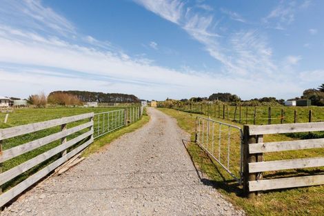 Photo of property in 46 Nuku Street, Tangimoana, 4822
