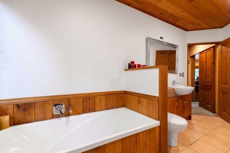 Photo of property in 1b Caples Place, Fernhill, Queenstown, 9300