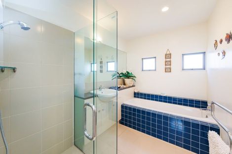 Photo of property in 16 Royal Oak Drive, Kelvin Grove, Palmerston North, 4414