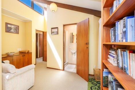 Photo of property in 16 Middleton Road, Kew, Dunedin, 9012