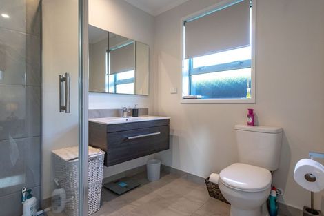 Photo of property in 13 Victoria Street, Coromandel, 3506