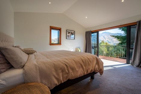 Photo of property in 10 Minaret Ridge, Wanaka, 9305