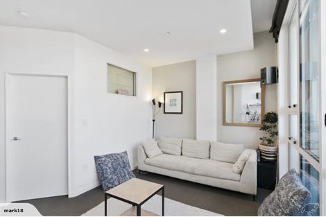 Photo of property in Stadium Garden Flats, 212/107 Thorndon Quay, Pipitea, Wellington, 6011