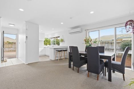 Photo of property in 8 Evergreen Glade, Papamoa Beach, Papamoa, 3118