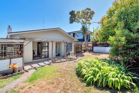 Photo of property in 1/51 Seaview Road, Castor Bay, Auckland, 0620