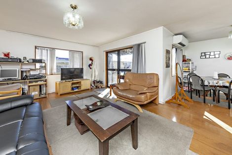 Photo of property in 2/93 Aviemore Drive, Highland Park, Auckland, 2010