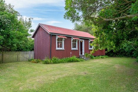 Photo of property in 21 Shortt Street, Foxton Beach, Foxton, 4815