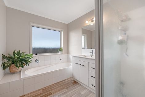 Photo of property in 8c Wiltshire Place, Te Puke, 3119