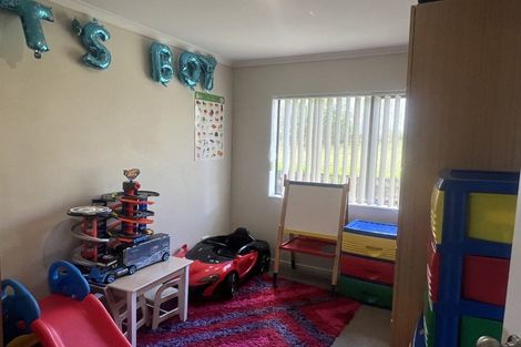 Photo of property in 63 Tiriwa Drive, Massey, Auckland, 0614