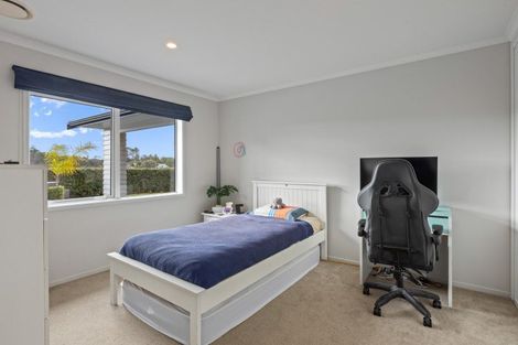 Photo of property in 60 Roberts Road, Matakatia, Whangaparaoa, 0930