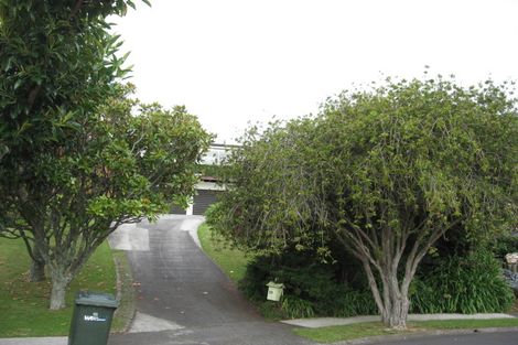 Photo of property in 10 Nickleby Place, Mellons Bay, Auckland, 2014