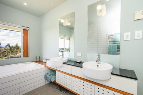 Photo of property in 17 Oram Drive, Turitea, Palmerston North, 4472