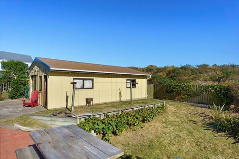 Photo of property in 6 James Street, Waikawa Beach, Levin, 5573