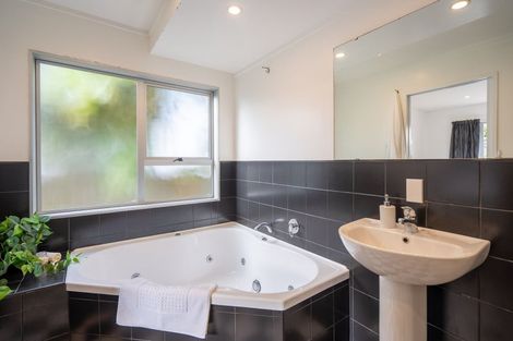 Photo of property in 52 Rutherford Drive, Waikanae Beach, Waikanae, 5036