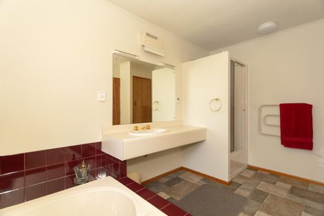 Photo of property in 16 Coronation Street, Moeraki, Palmerston, 9482